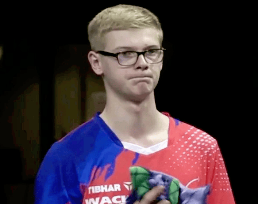 队摇身一变 队摇身一变