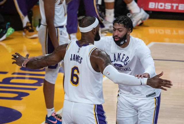 她被概括为 她被概括为